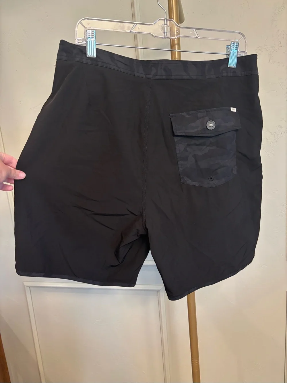 Vuori Black Men's Swim Board Shorts Camo Accent MSRP $78